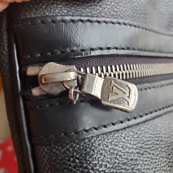 Damier Graphite Thomas Men's Bag - Picture 4 of 16